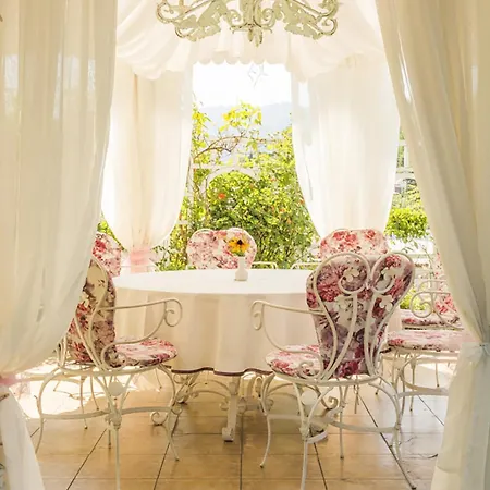 Rich Hotel