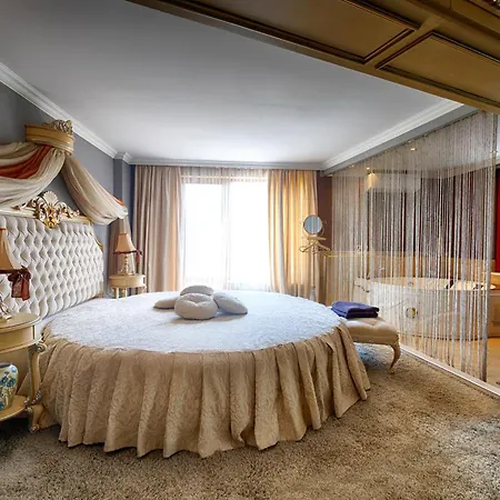 Rich Hotel