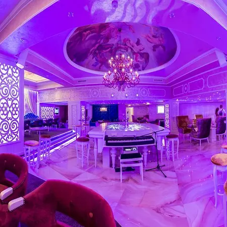 Rich Hotel