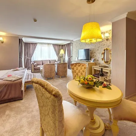 Rich Hotel
